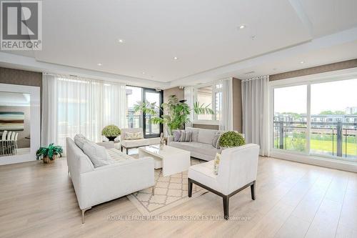 417 - 128 Garden Drive, Oakville (Old Oakville), ON - Indoor Photo Showing Living Room