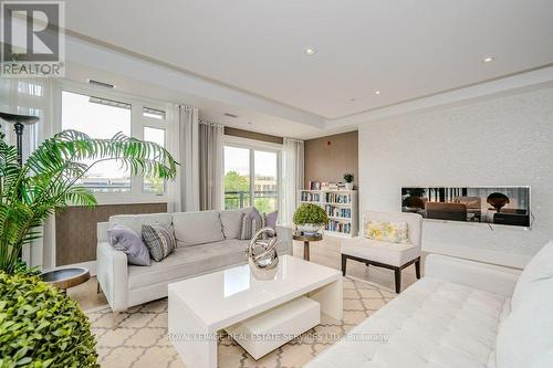 417 - 128 Garden Drive, Oakville (Old Oakville), ON - Indoor Photo Showing Living Room