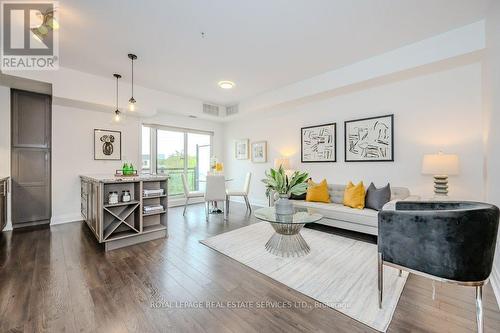 417 - 128 Garden Drive, Oakville (Old Oakville), ON - Indoor Photo Showing Living Room