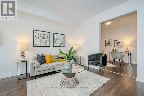 417 - 128 Garden Drive, Oakville (Old Oakville), ON - Indoor Photo Showing Living Room