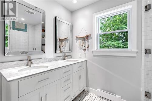 1 Harvard Court, Riverview, NB - Indoor Photo Showing Bathroom