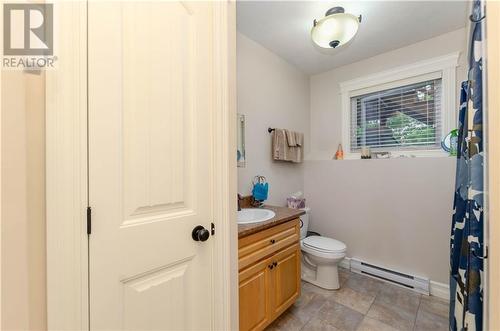 21 Chad Crescent, Salisbury, NB - Indoor Photo Showing Bathroom