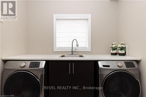 7819 Pender Street, Niagara Falls, ON - Indoor Photo Showing Laundry Room