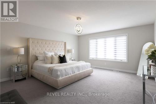 7819 Pender Street, Niagara Falls, ON - Indoor Photo Showing Bedroom