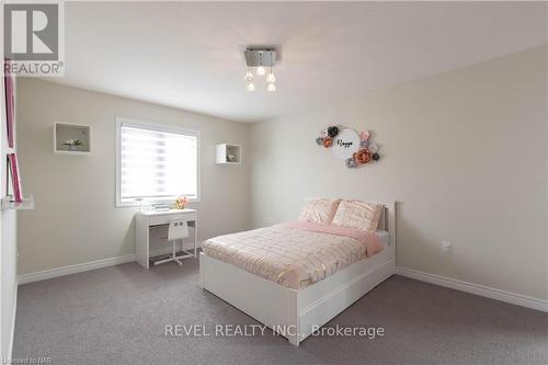 7819 Pender Street, Niagara Falls, ON - Indoor Photo Showing Bedroom