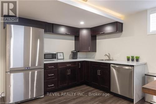 7819 Pender Street, Niagara Falls, ON - Indoor Photo Showing Kitchen