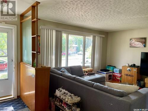 6 Labelle Place, Regina, SK - Indoor Photo Showing Living Room