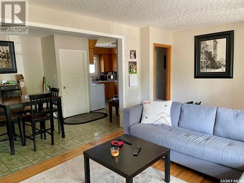 6 Labelle Place, Regina, SK - Indoor Photo Showing Living Room