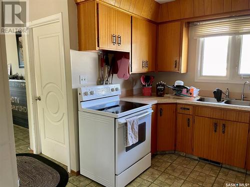 6 Labelle Place, Regina, SK - Indoor Photo Showing Kitchen With Double Sink