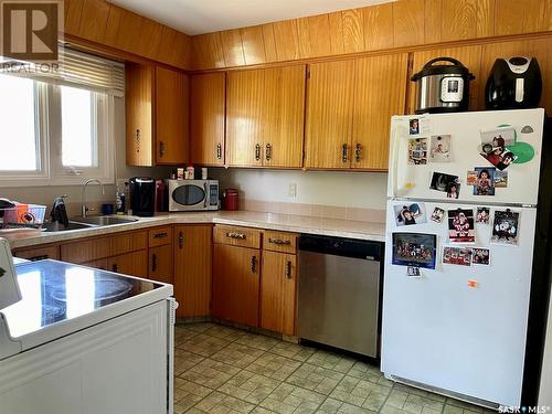 6 Labelle Place, Regina, SK - Indoor Photo Showing Kitchen With Double Sink