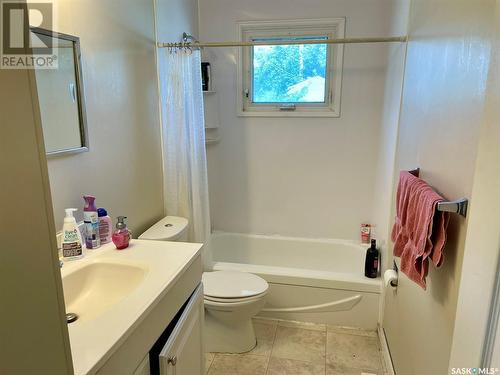 6 Labelle Place, Regina, SK - Indoor Photo Showing Bathroom