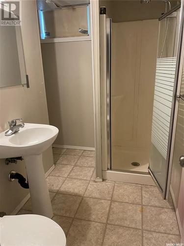 6 Labelle Place, Regina, SK - Indoor Photo Showing Bathroom