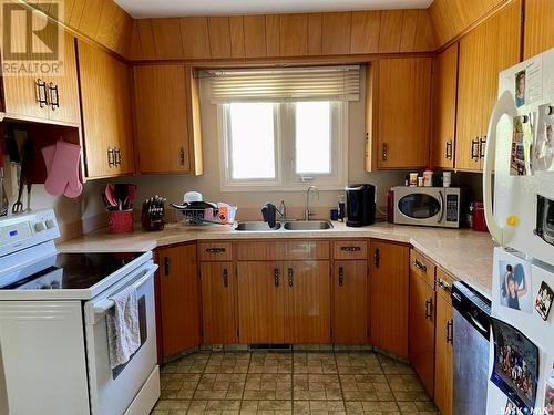 6 Labelle Place, Regina, SK - Indoor Photo Showing Kitchen With Double Sink