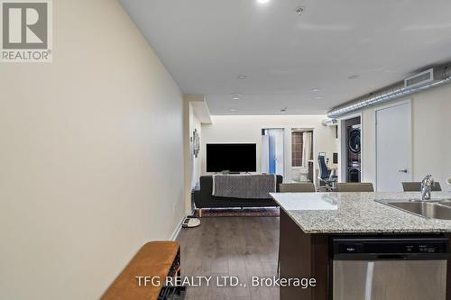 318 - 1410 Dupont Street, Toronto (Dovercourt-Wallace Emerson-Junction), ON - Indoor Photo Showing Kitchen