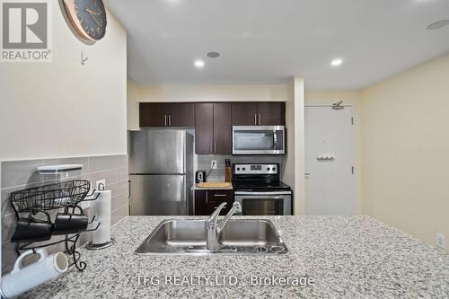 318 - 1410 Dupont Street, Toronto (Dovercourt-Wallace Emerson-Junction), ON - Indoor Photo Showing Kitchen With Double Sink