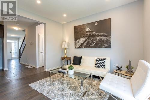 1675 Valhalla Street, London, ON - Indoor Photo Showing Living Room