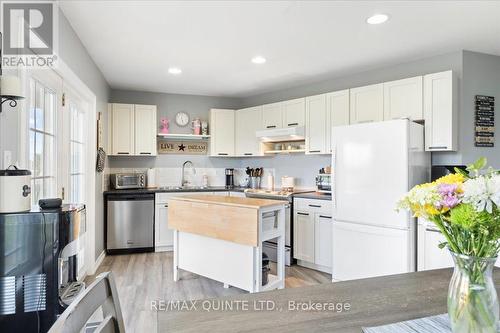 428 Black Road, Prince Edward County (Sophiasburgh), ON - Indoor Photo Showing Kitchen