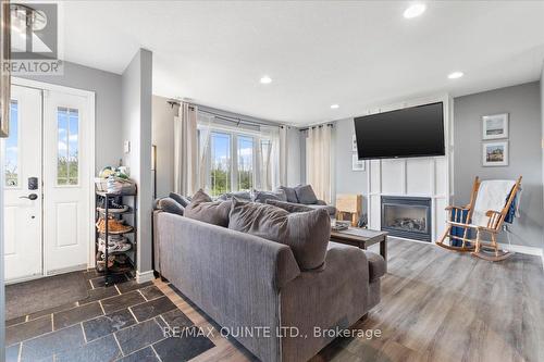 428 Black Road, Prince Edward County (Sophiasburgh), ON - Indoor Photo Showing Living Room With Fireplace