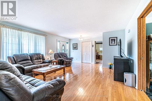 400 Fleetwood Road, Kawartha Lakes (Janetville), ON - Indoor Photo Showing Living Room