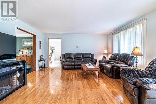 400 Fleetwood Road, Kawartha Lakes (Janetville), ON - Indoor Photo Showing Living Room