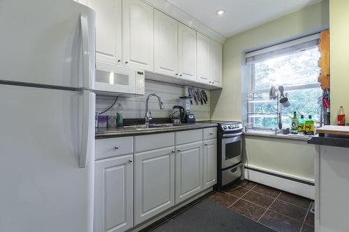 40 Robinson Street|Unit #307, Hamilton, ON - Indoor Photo Showing Kitchen With Double Sink