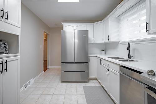 27 Warkdale Drive W, St. Catharines, ON - Indoor Photo Showing Kitchen With Double Sink