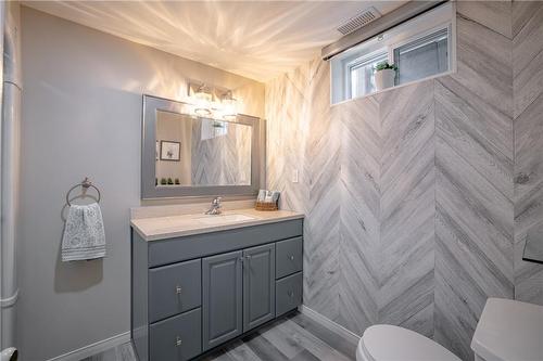 27 Warkdale Drive W, St. Catharines, ON - Indoor Photo Showing Bathroom