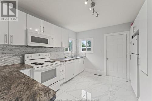 1353 Mckay, Windsor, ON - Indoor Photo Showing Kitchen