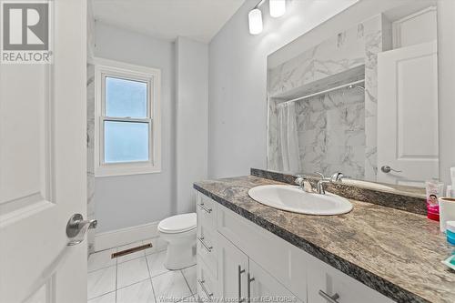 1353 Mckay, Windsor, ON - Indoor Photo Showing Bathroom