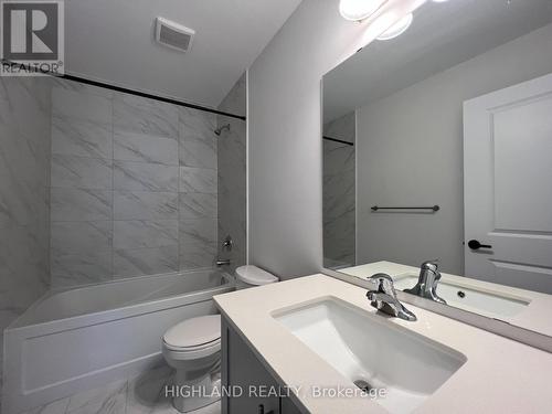 17 Cadwell Lane, Hamilton (Mountview), ON - Indoor Photo Showing Bathroom