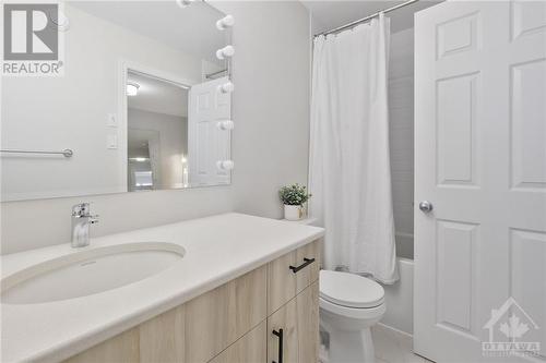 857 Antonio Farley Street, Ottawa, ON - Indoor Photo Showing Bathroom