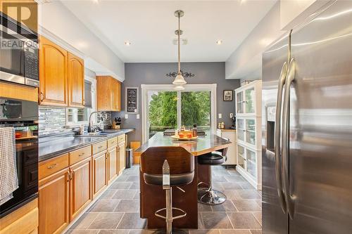 379 Maxwell Street, Sarnia, ON - Indoor Photo Showing Kitchen