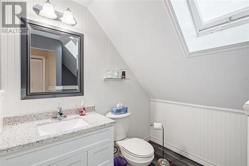 379 Maxwell Street, Sarnia, ON - Indoor Photo Showing Bathroom