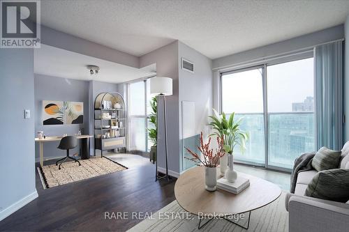 2209 - 8 Park Road, Toronto (Rosedale-Moore Park), ON - Indoor Photo Showing Living Room