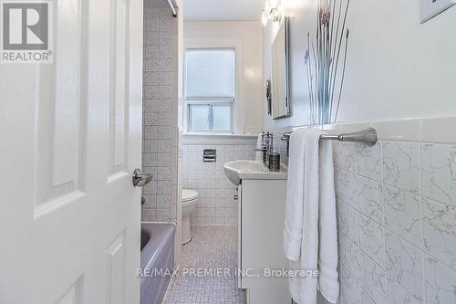 633 Lauder Avenue, Toronto (Oakwood Village), ON - Indoor Photo Showing Bathroom