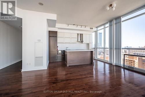 2711 - 770 Bay Street, Toronto (Bay Street Corridor), ON - Indoor Photo Showing Kitchen