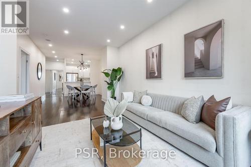 601 - 102 Bloor Street W, Toronto (Annex), ON - Indoor Photo Showing Living Room