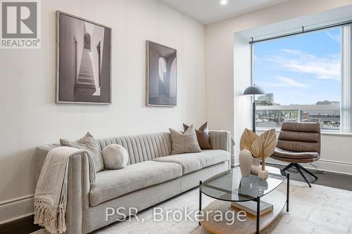 601 - 102 Bloor Street W, Toronto (Annex), ON - Indoor Photo Showing Living Room