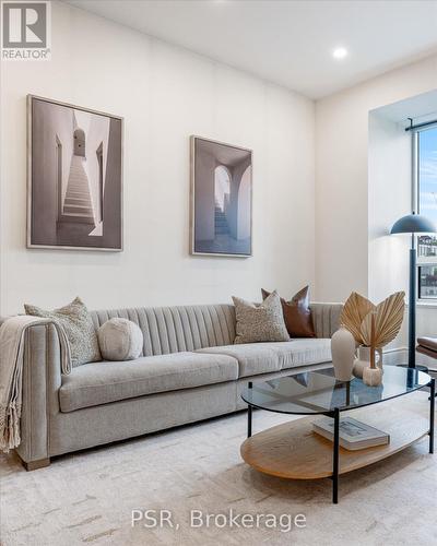 601 - 102 Bloor Street W, Toronto (Annex), ON - Indoor Photo Showing Living Room