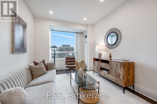 601 - 102 Bloor Street W, Toronto (Annex), ON - Indoor Photo Showing Living Room