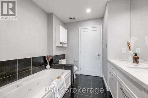 601 - 102 Bloor Street W, Toronto (Annex), ON - Indoor Photo Showing Bathroom