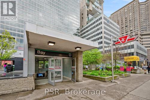 601 - 102 Bloor Street W, Toronto (Annex), ON - Outdoor