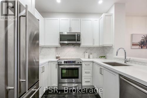 601 - 102 Bloor Street W, Toronto (Annex), ON - Indoor Photo Showing Kitchen With Stainless Steel Kitchen With Upgraded Kitchen