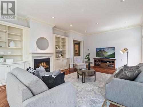 17 Paddock Court, Toronto (St. Andrew-Windfields), ON - Indoor Photo Showing Living Room With Fireplace