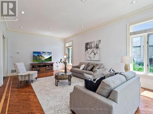 17 Paddock Court, Toronto (St. Andrew-Windfields), ON - Indoor Photo Showing Living Room