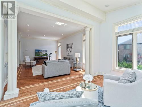 17 Paddock Court, Toronto (St. Andrew-Windfields), ON - Indoor Photo Showing Living Room