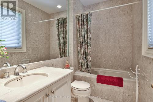 17 Paddock Court, Toronto (St. Andrew-Windfields), ON - Indoor Photo Showing Bathroom