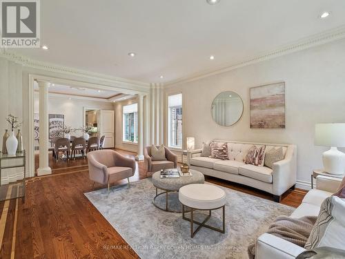 17 Paddock Court, Toronto (St. Andrew-Windfields), ON - Indoor Photo Showing Living Room