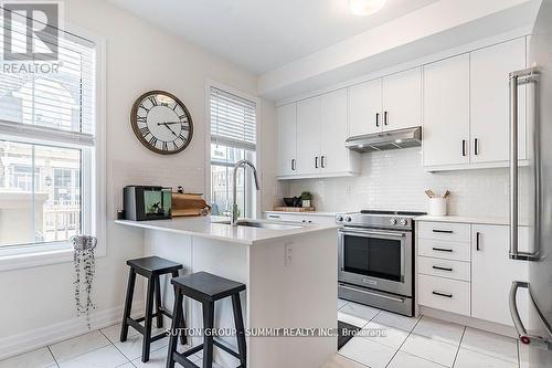 2277 Major Mackenzie Drive, Vaughan, ON - Indoor Photo Showing Kitchen With Upgraded Kitchen