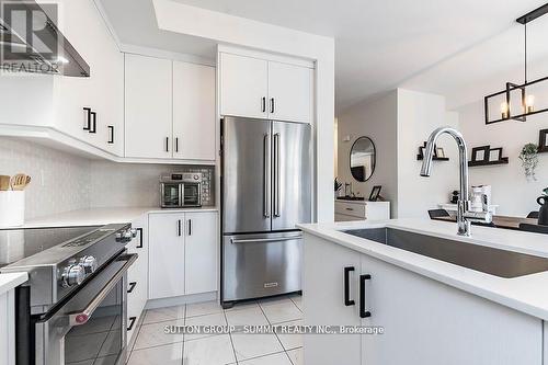 2277 Major Mackenzie Drive, Vaughan, ON - Indoor Photo Showing Kitchen